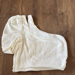 Adorable Zara one shoulder crop top